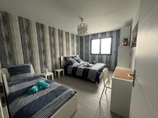 3ème Chambre , 1 Lit King Size et 1 Double Simple. 3ème Chambre Mixte Jules Verne